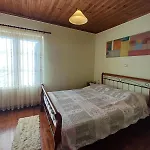 בית נופש Gouvas Stone House קרפניסיון