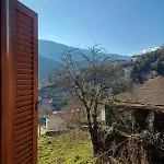 Gouvas Stone House קרפניסיון