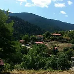 Gouvas Stone House קרפניסיון